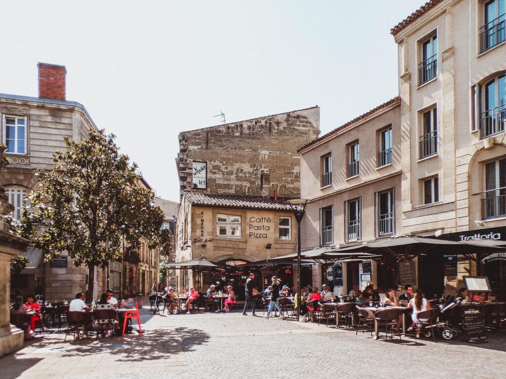 Street cafés in Bordeaux