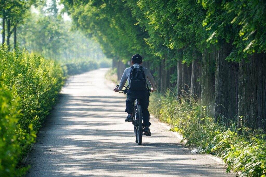 Cyclist on path next to the Garonne river